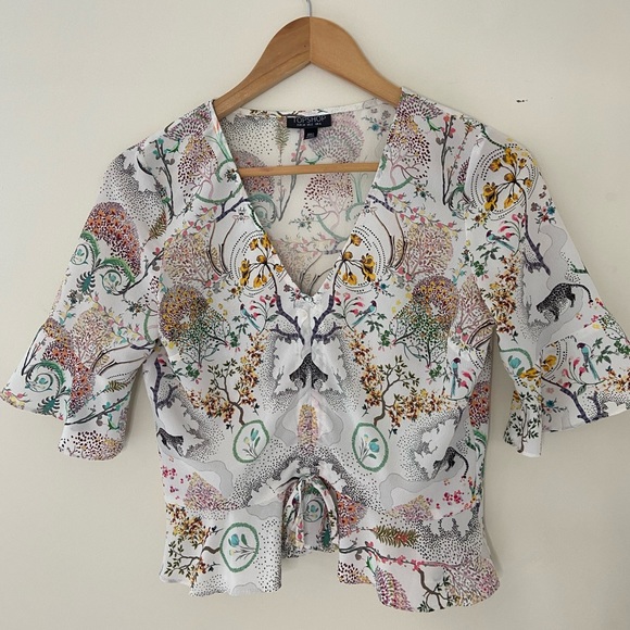 Summer white Topshop crop top with fun print - Picture 2 of 9